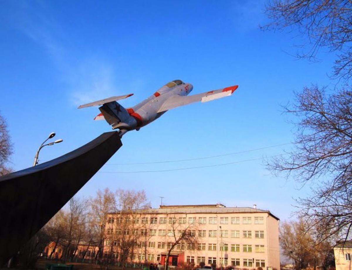Памятник летчикам Бирмской военной авиационной школы Черногорск