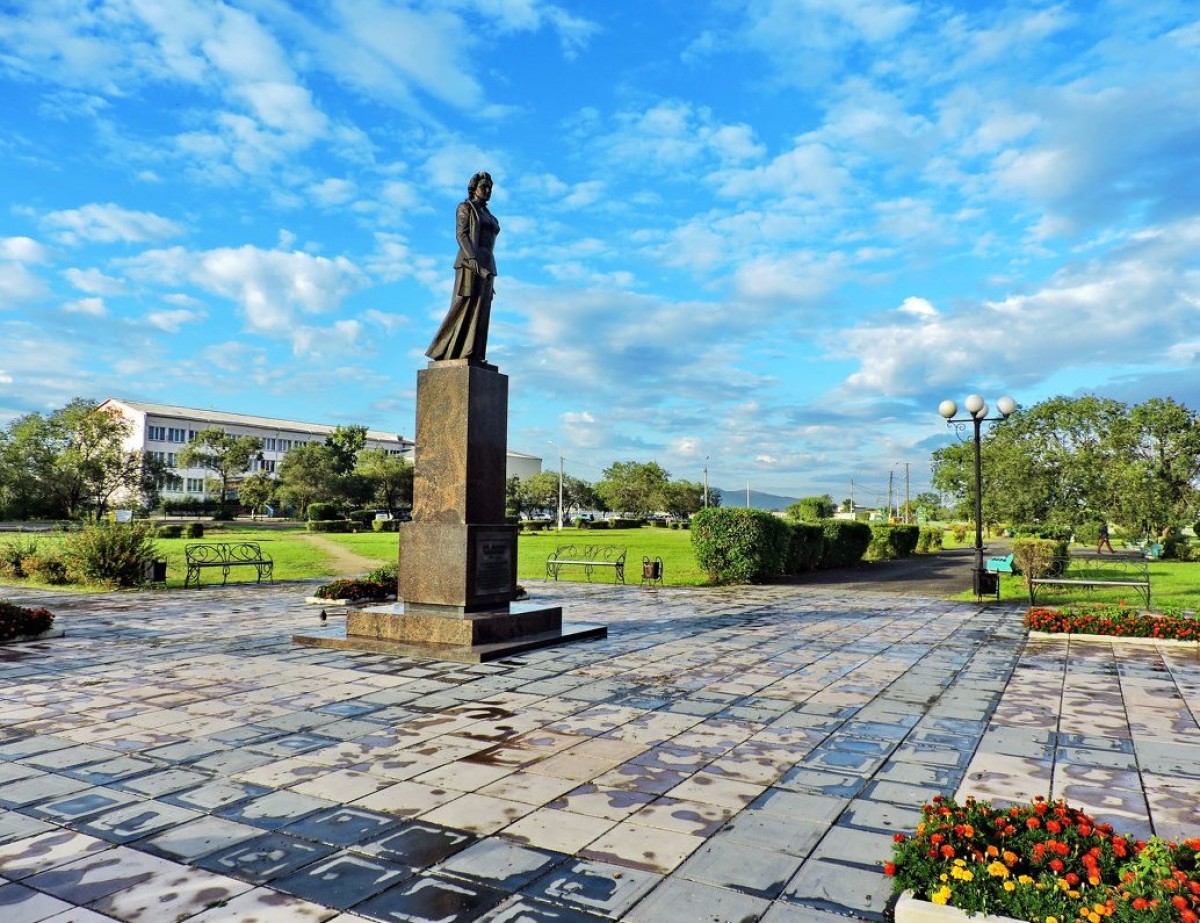 Памятник основательнице Черногорска Вере Баландиной