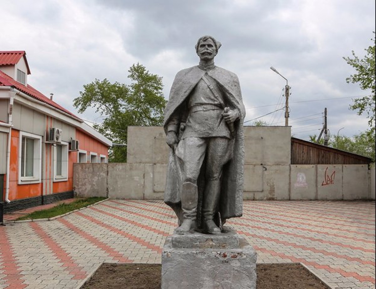 Памятник в.и. Чапаеву Черногорск