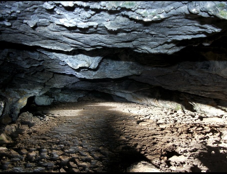 Майская пещера