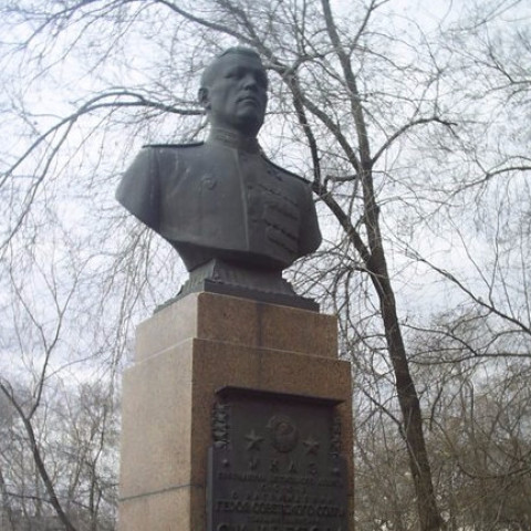 Памятник Кретову С.И.